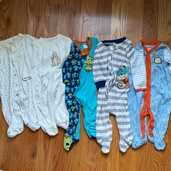 Bundle of 5 baby footie pjs 3-9 months - Picture 2 of 10